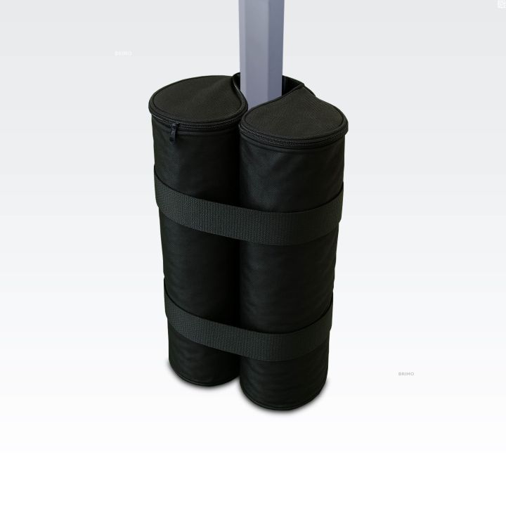 Detail van het zandgewicht dat op de voet van de opvouwbare tent is geplaatst